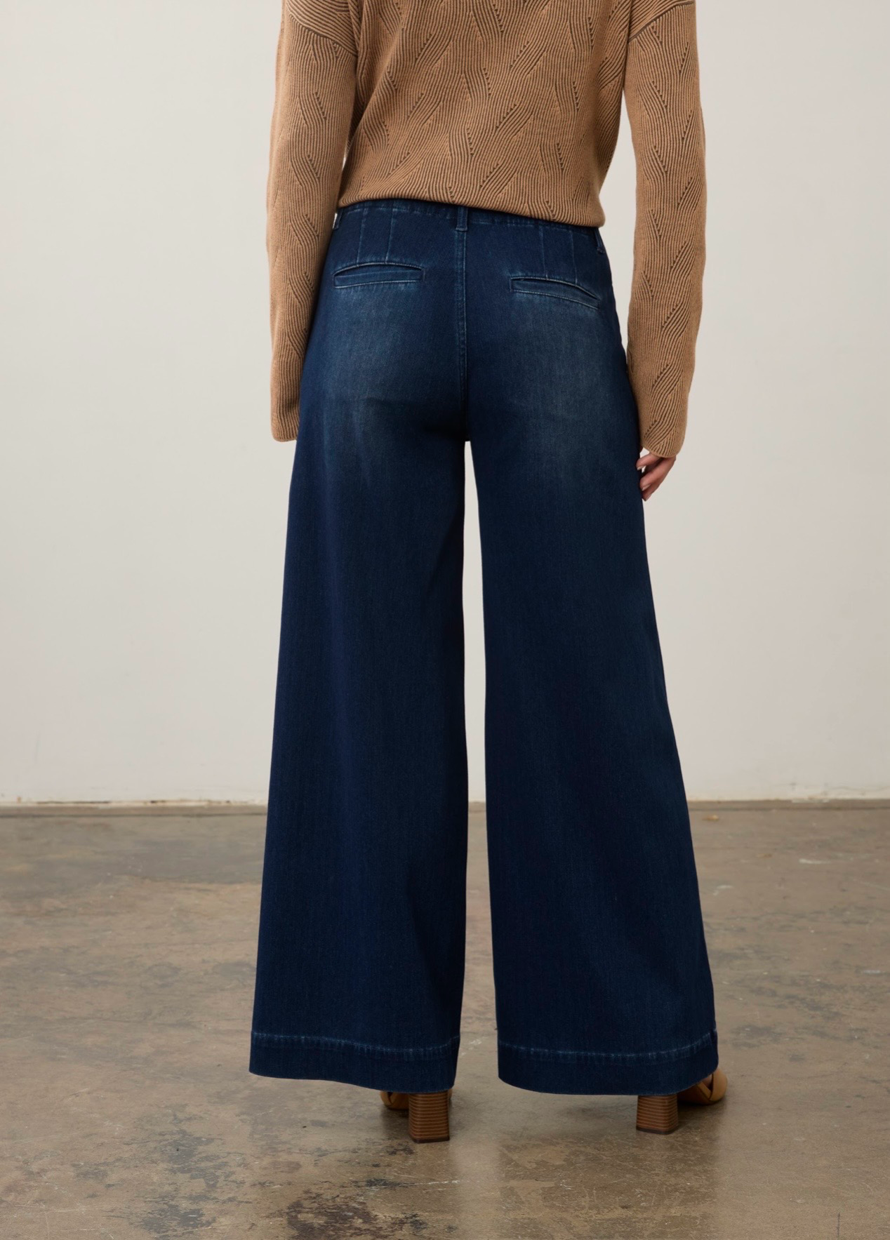 Pull-On Wide Leg Jean