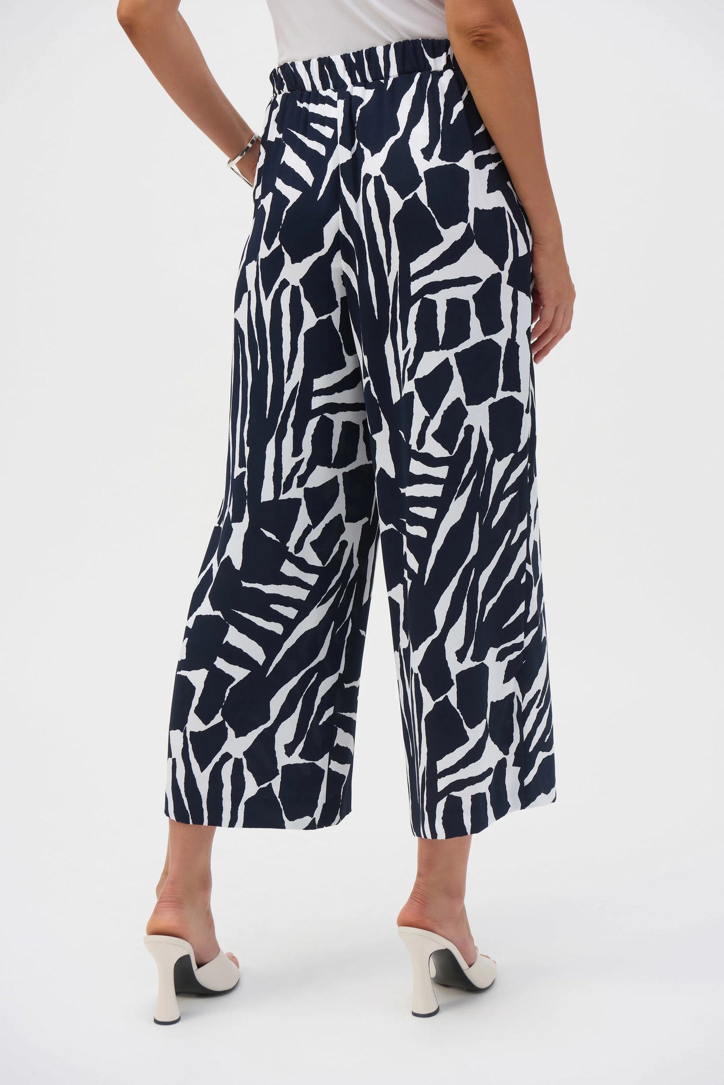 Woven Abstract Pull-On