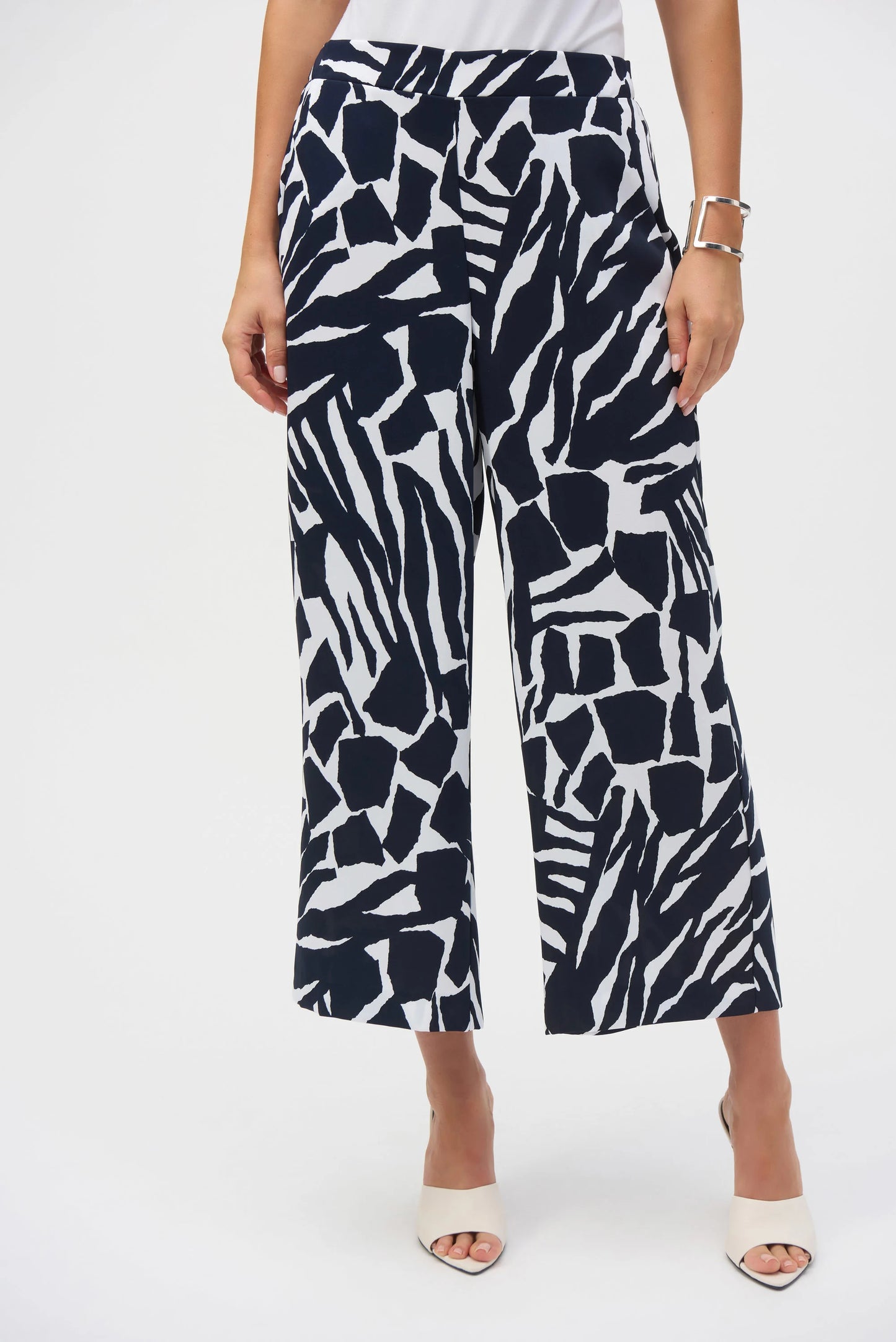 Woven Abstract Pull-On
