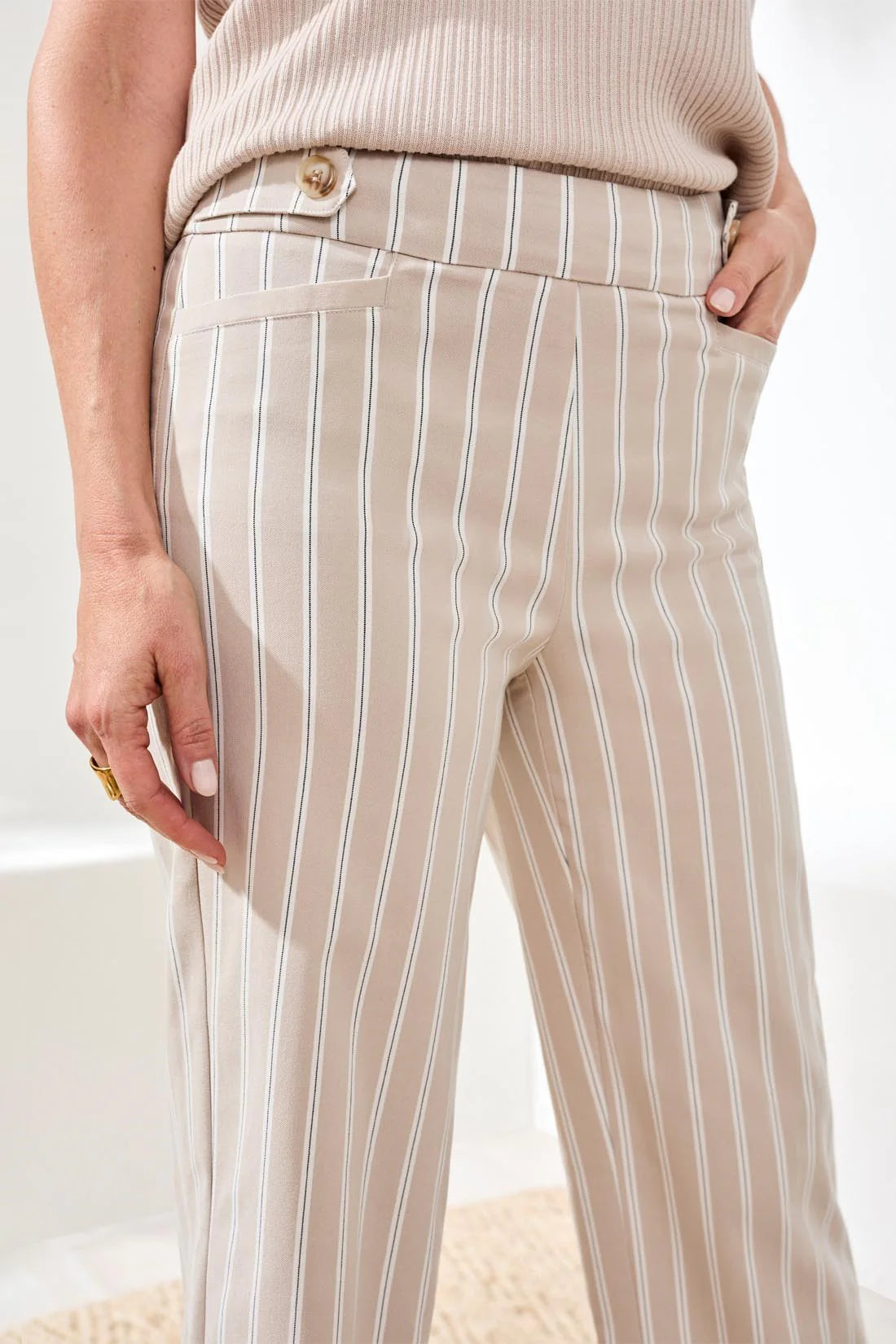 Bengaline Stripe Pull On Capris